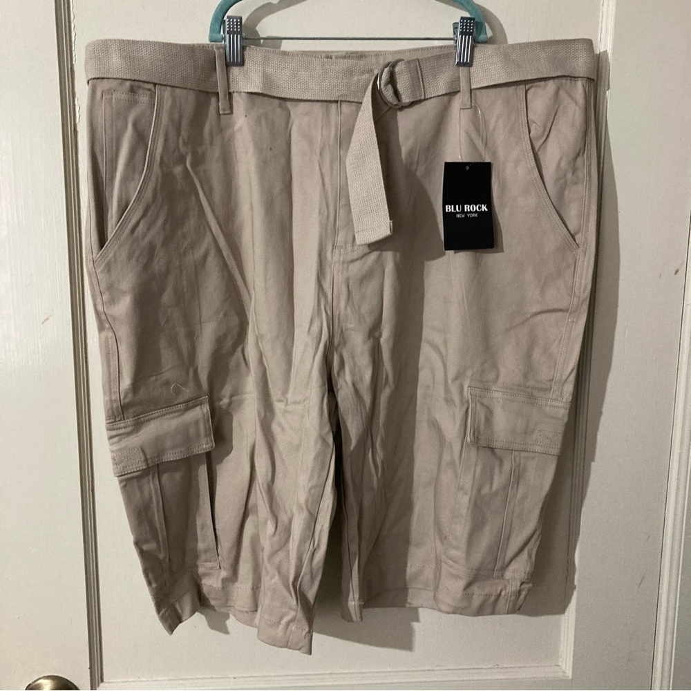 Blu Rock Men’s Belted Cargo Shorts - Size 42 NWT Tan